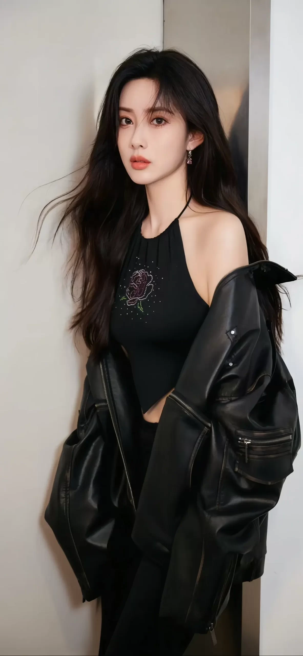 孟子义黑色肚兜写真壁纸插图9