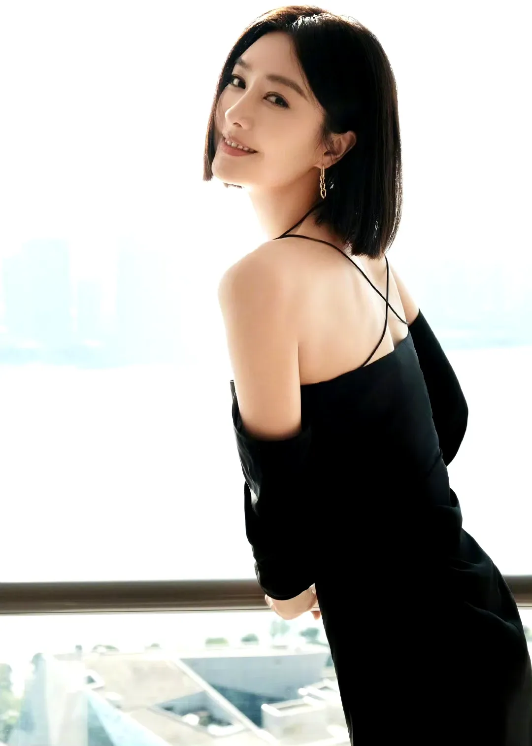 秦岚成熟黑裙写真插图6