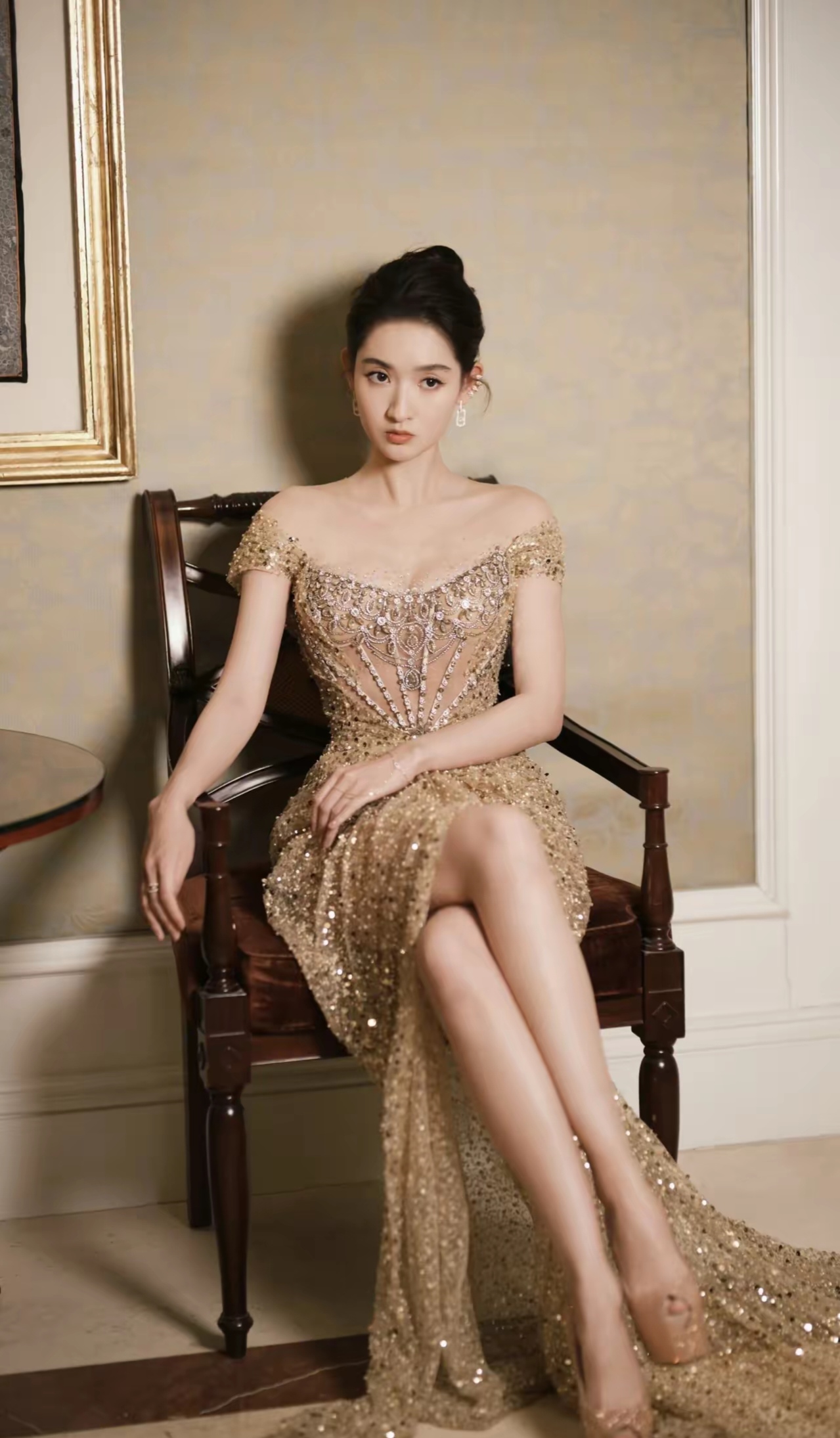 王玉雯金色长裙写真插图6