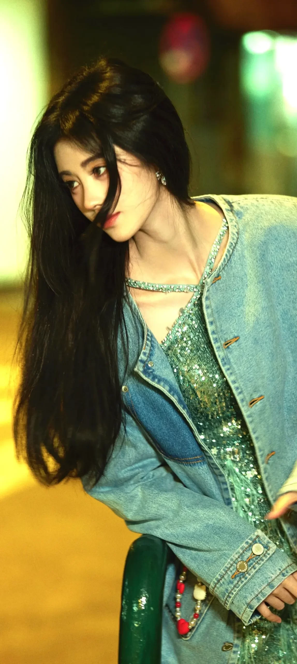 鞠婧炜氛围感写真壁纸插图5