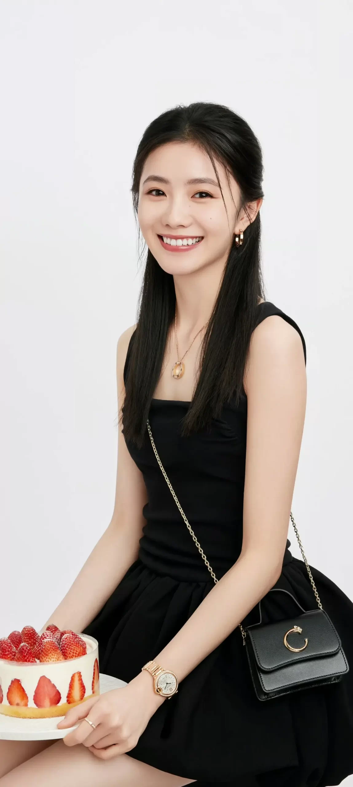 刘浩存黑色长裙写真插图5