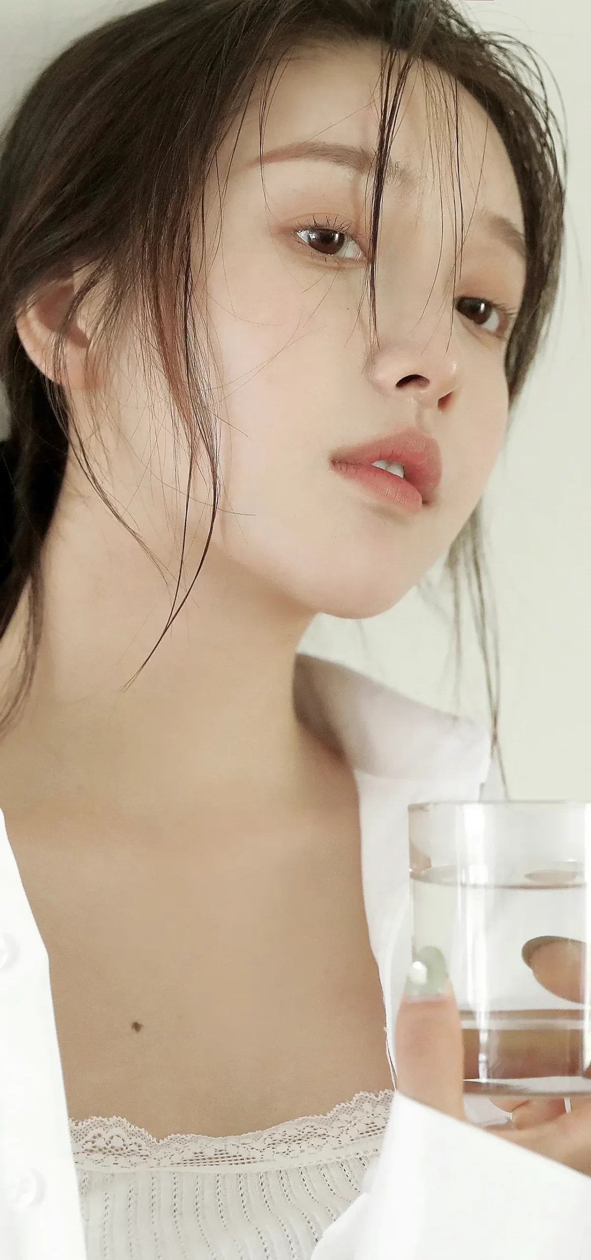 姜贞羽纯白写真壁纸插图4