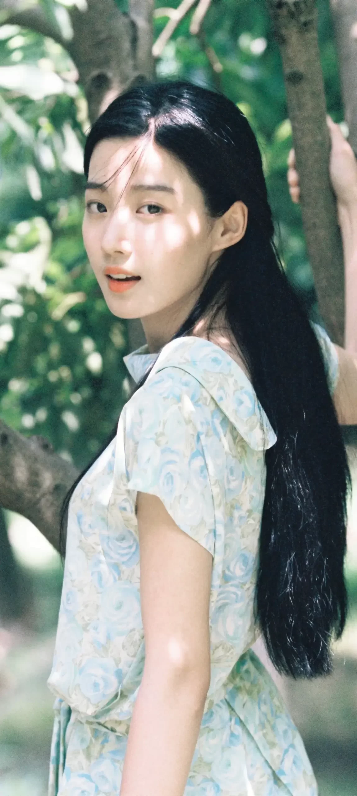 卢昱晓小清新甜美写真壁纸插图2