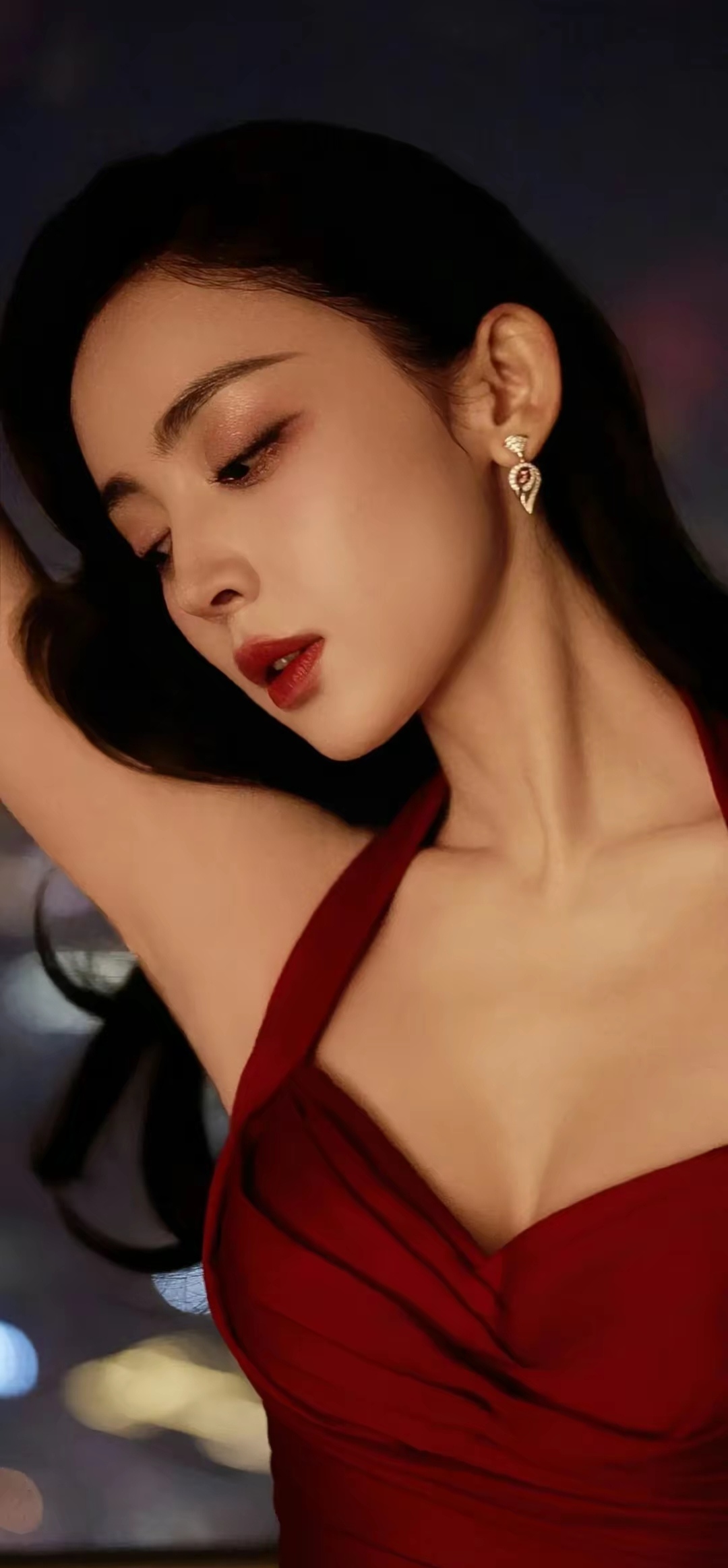 古力娜扎红裙写真插图4