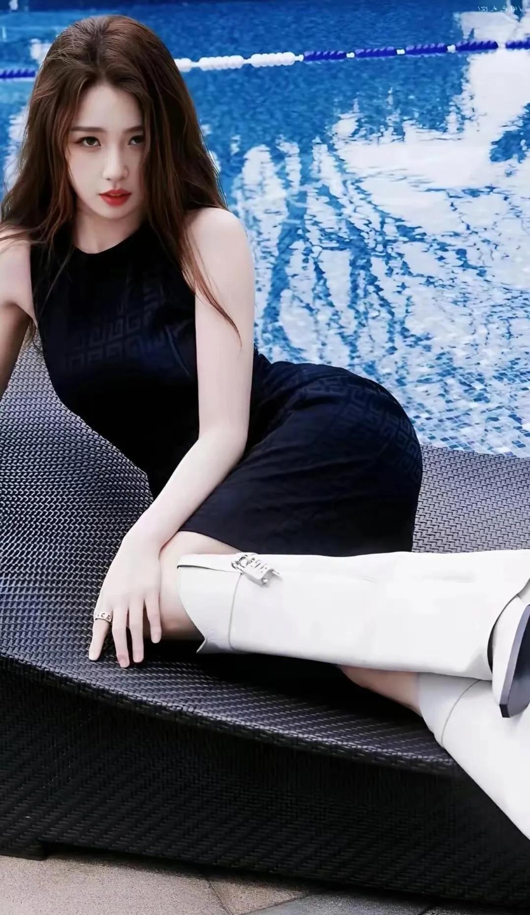 虞书欣甜美写真插图8