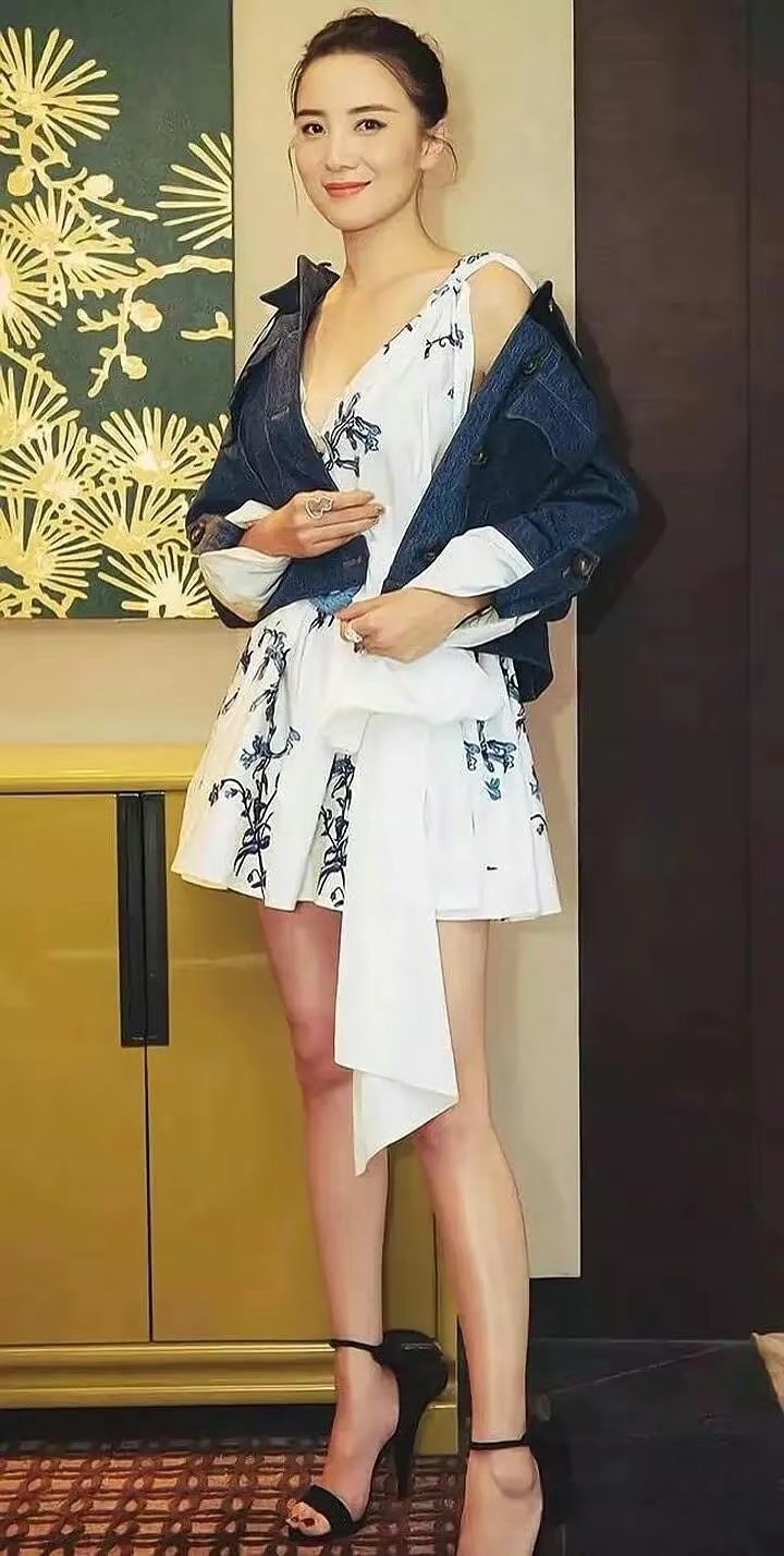 宋佳写真，颜值身材爆表插图14