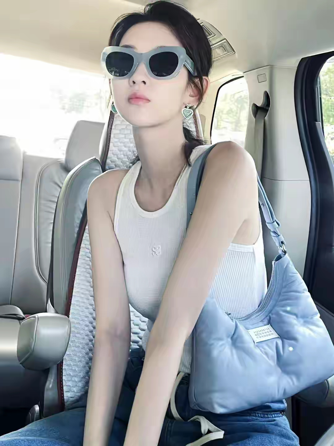 王玉雯白色背心少女写真插图3