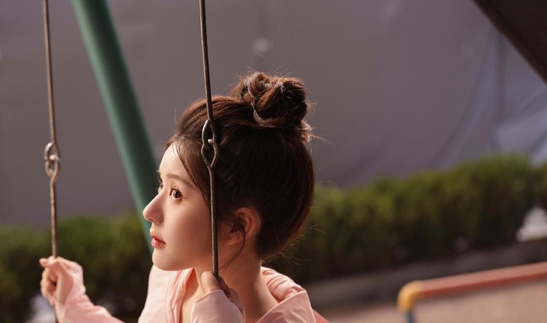 可爱的甜妹子赵露思写真插图6