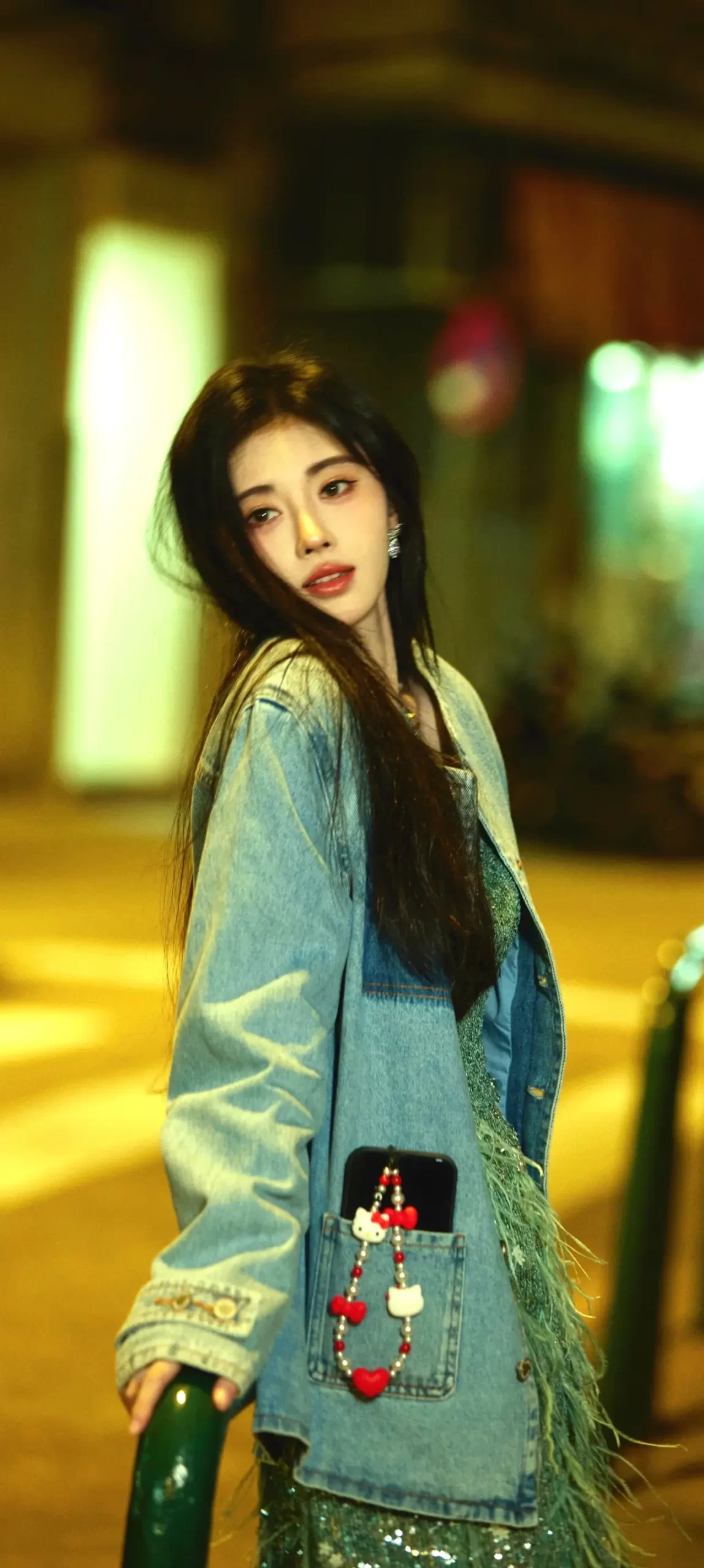 鞠婧炜氛围感写真壁纸插图3