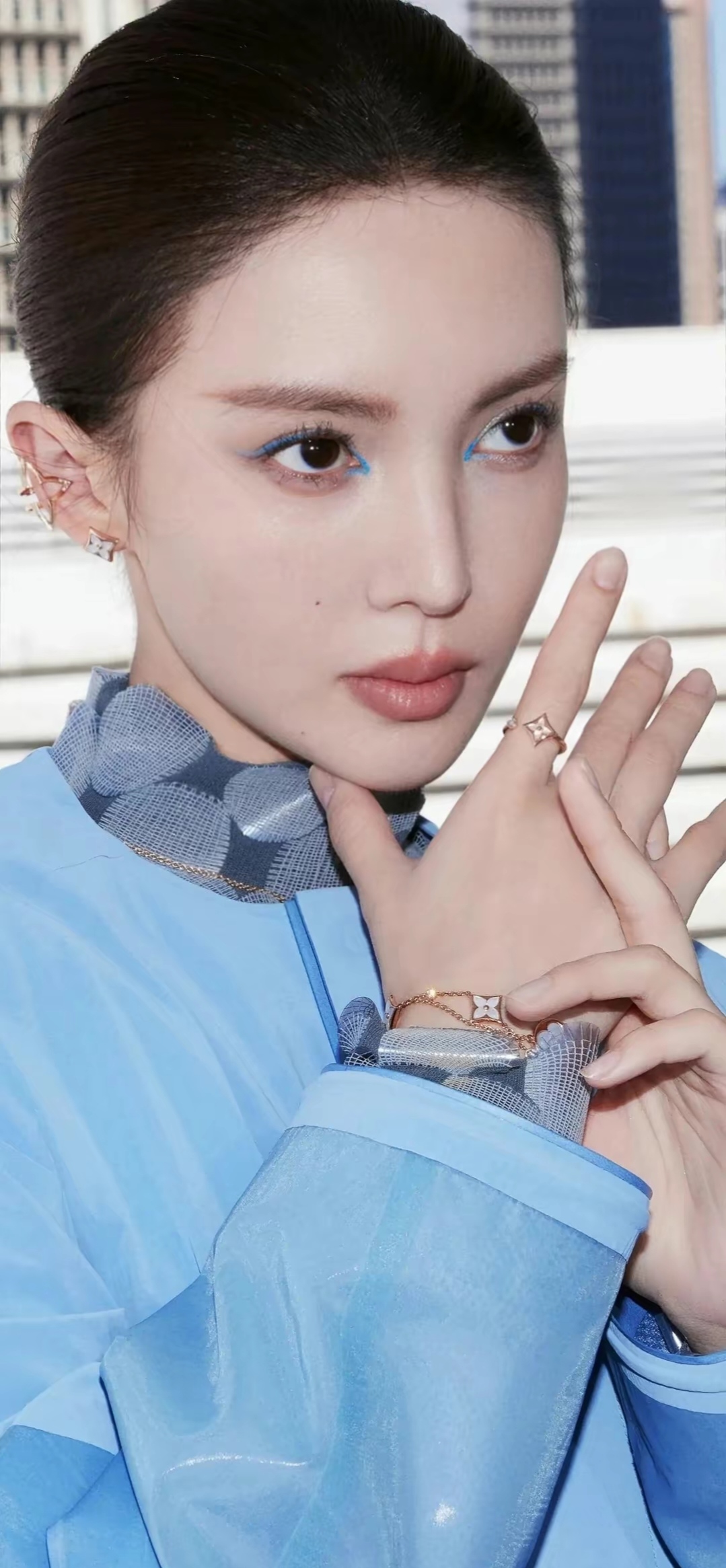 金晨又美又飒写真壁纸插图1
