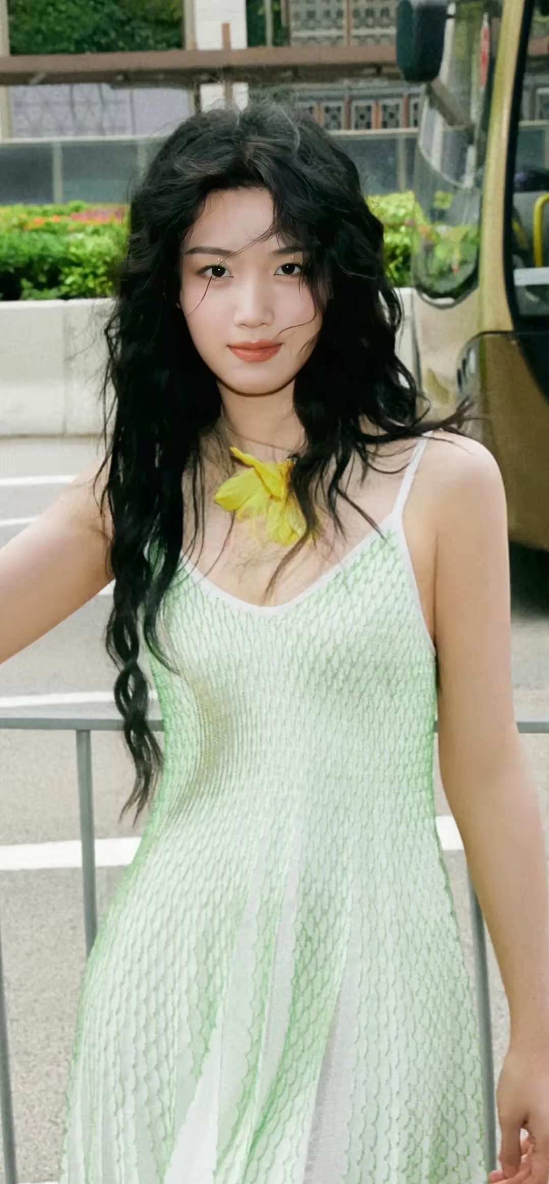 卢昱晓甜美写真插图2