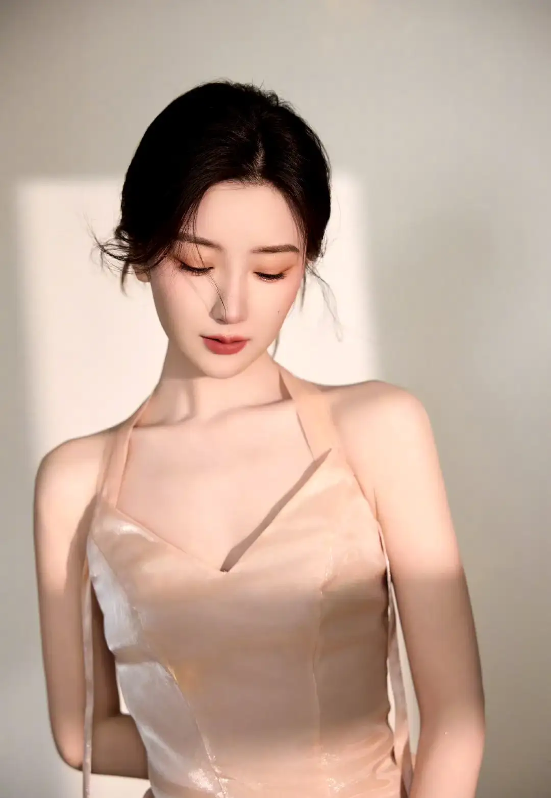 毛晓彤粉色写真插图1