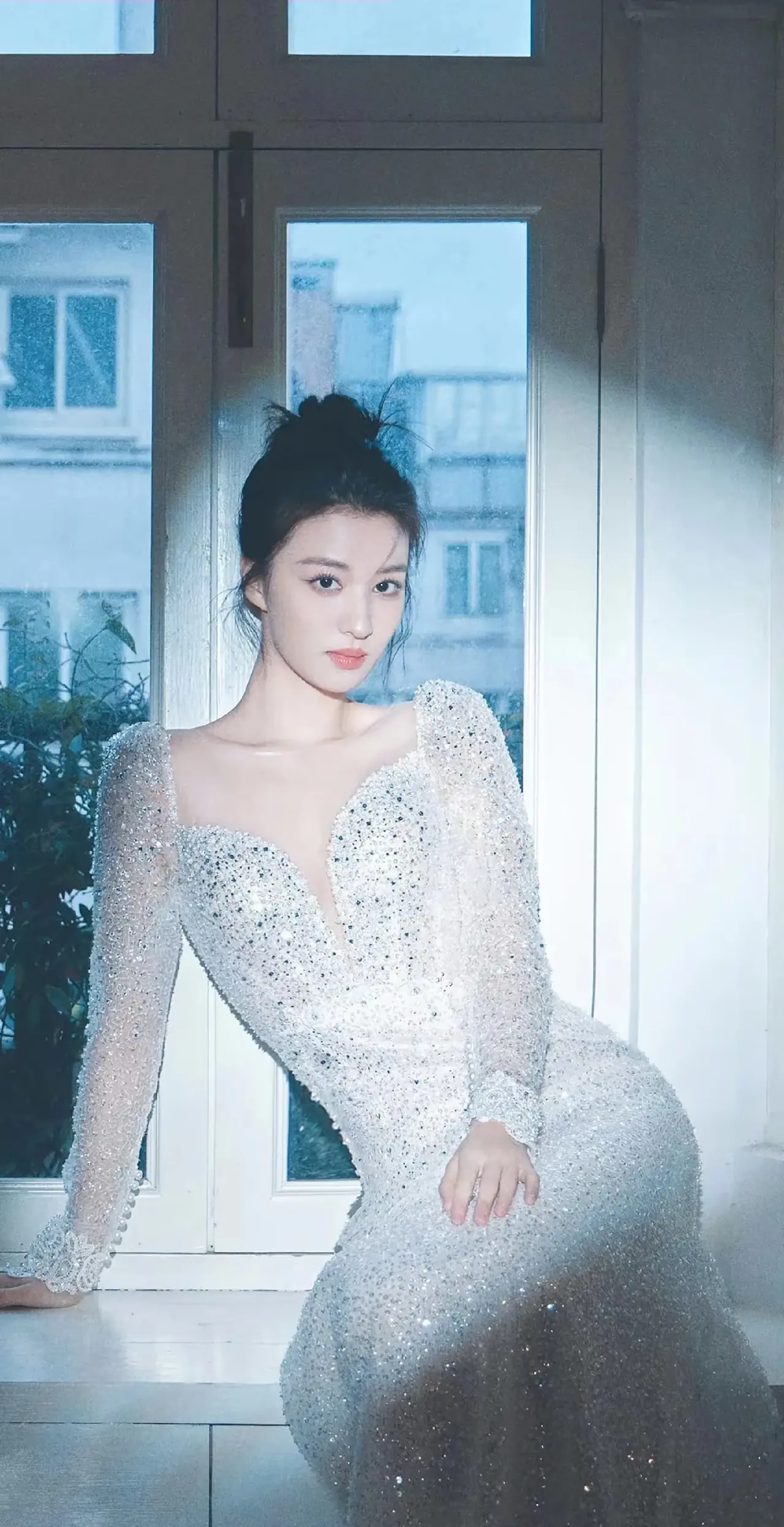 王楚然性感白裙写真壁纸插图3