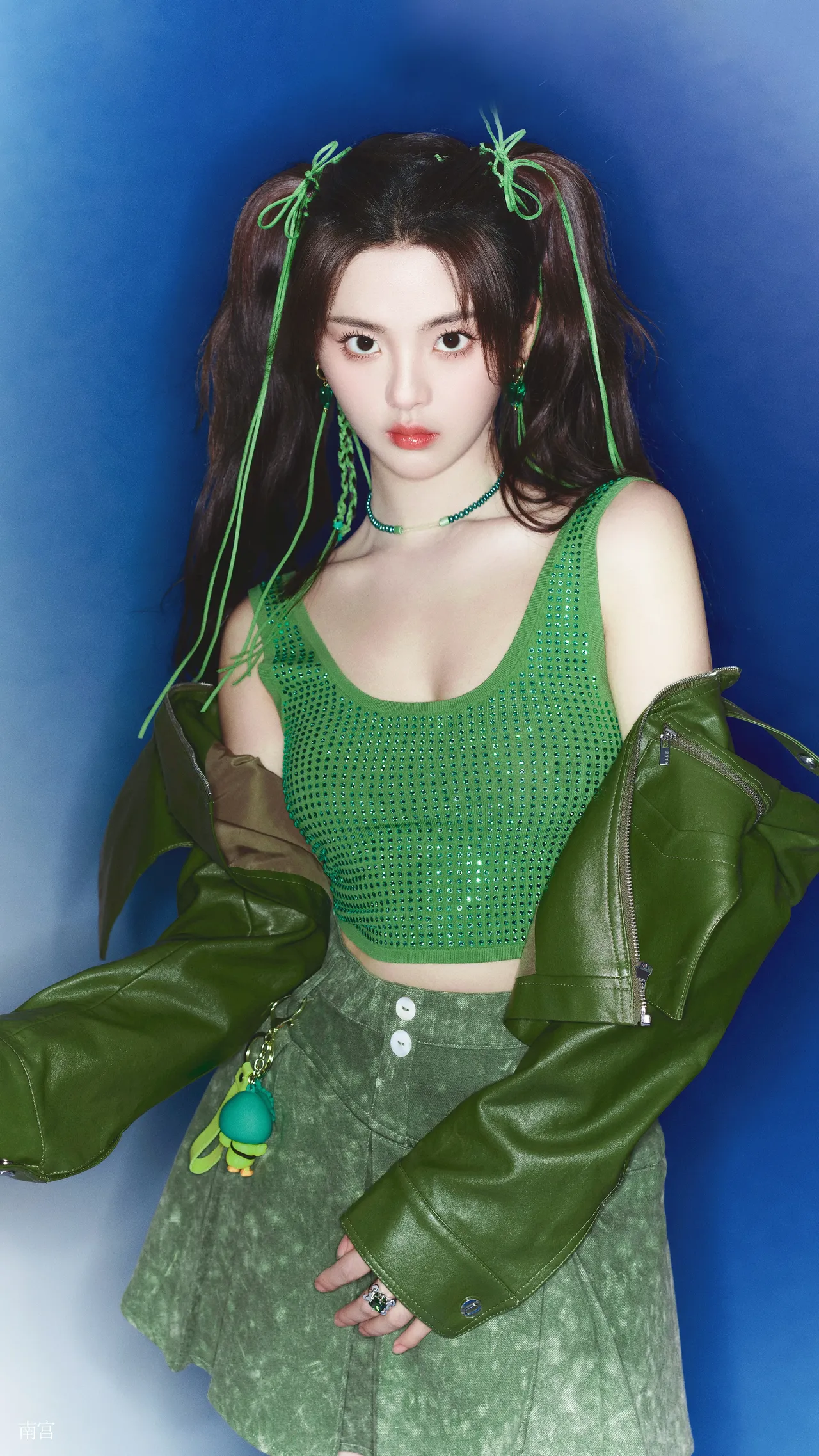 杨超越绿色背心写真插图1