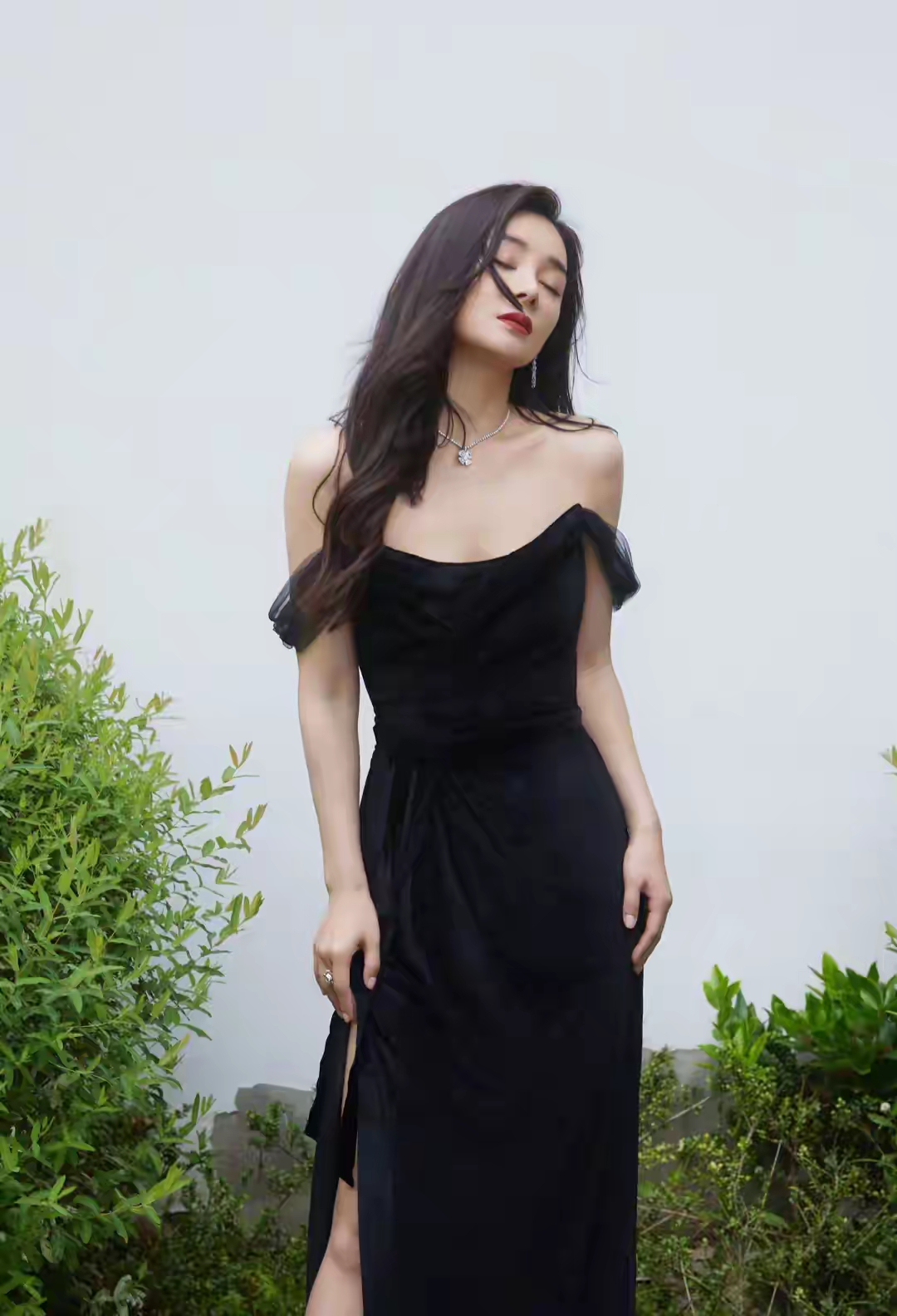 袁姗姗一字肩高开叉礼服写真插图9
