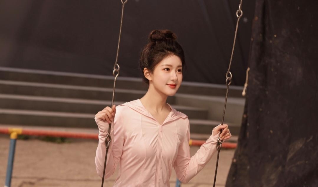 可爱的甜妹子赵露思写真插图1