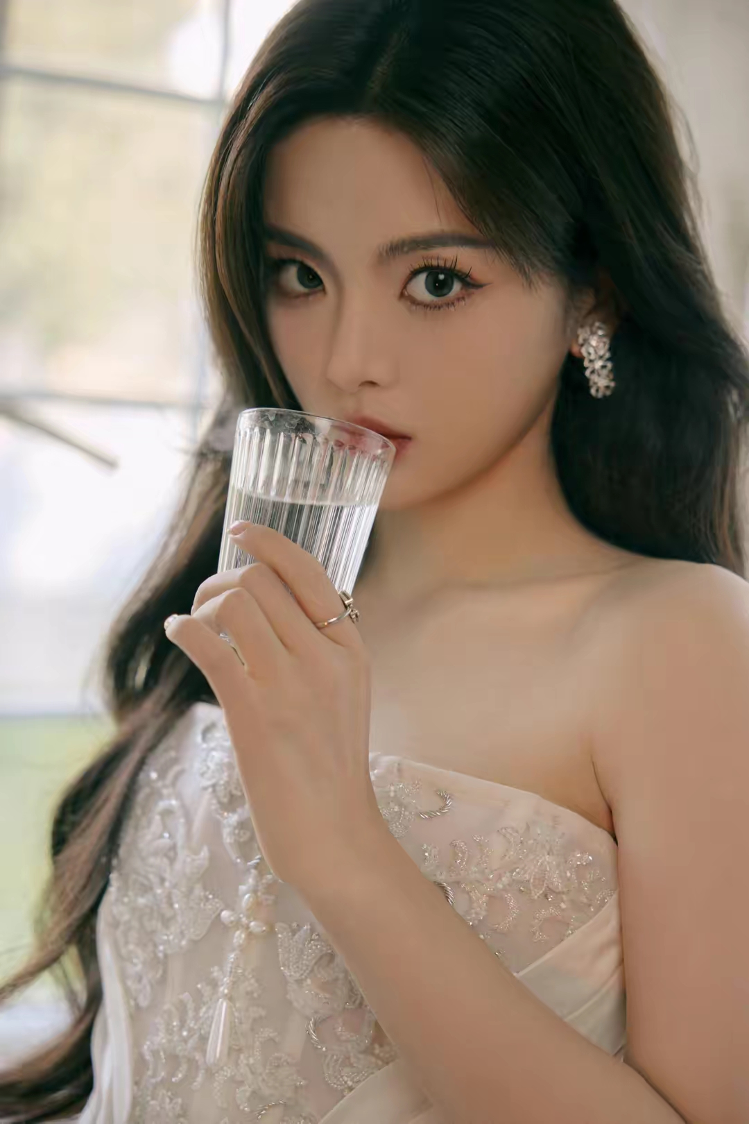 杨超越性感诱惑写真壁纸插图4