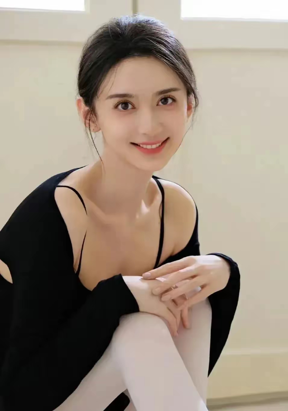 徐梓钧肤白貌美写真插图3