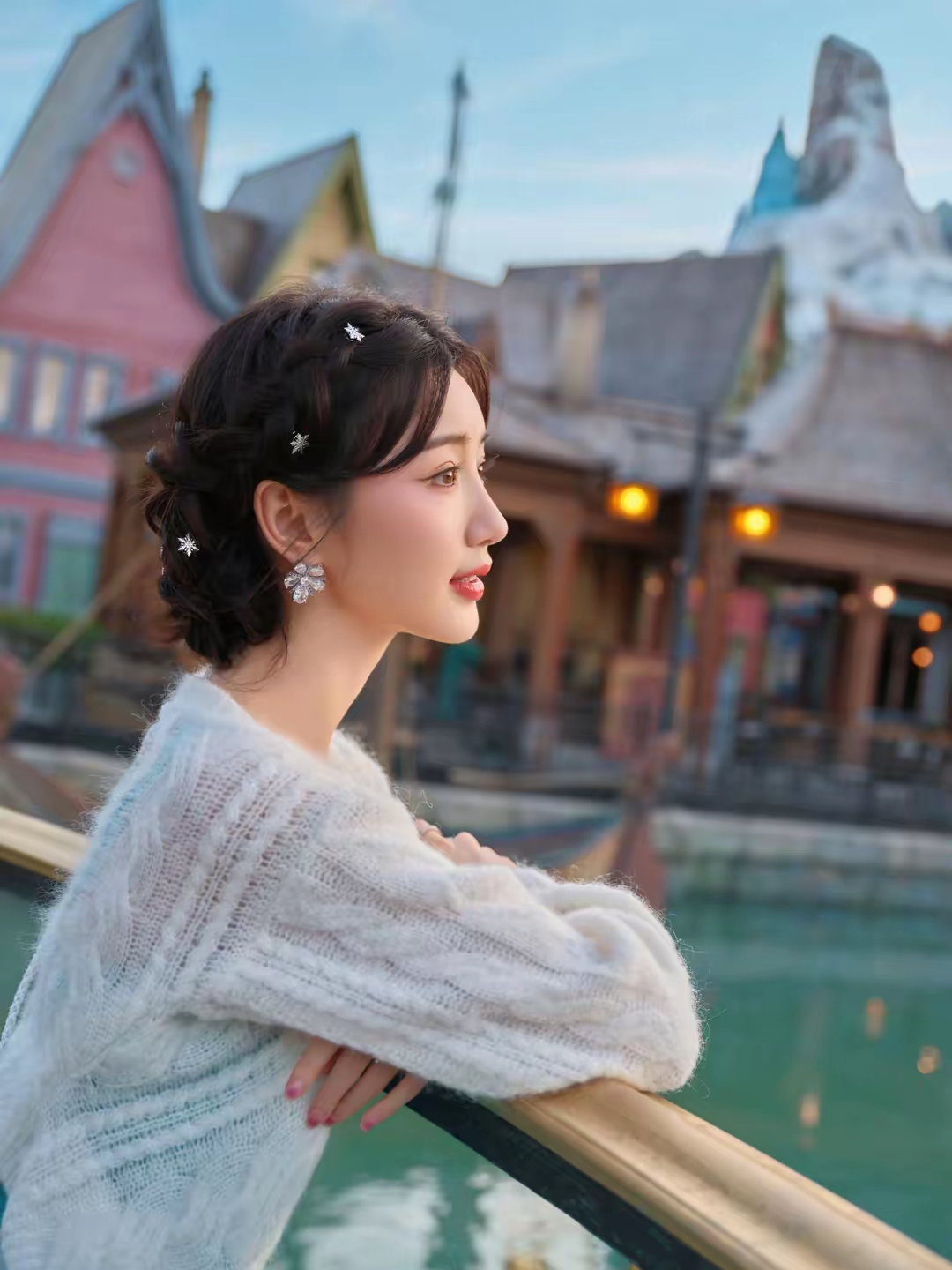 毛晓彤蓝色吊带连衣裙写真插图2