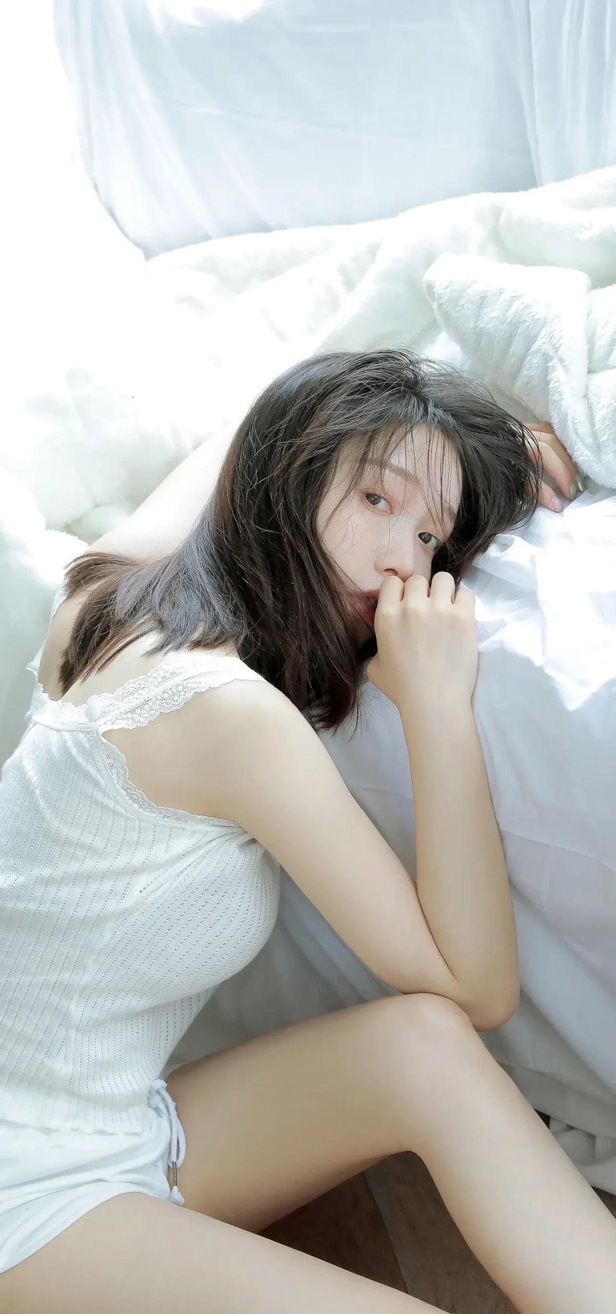 姜贞羽纯白写真壁纸插图3