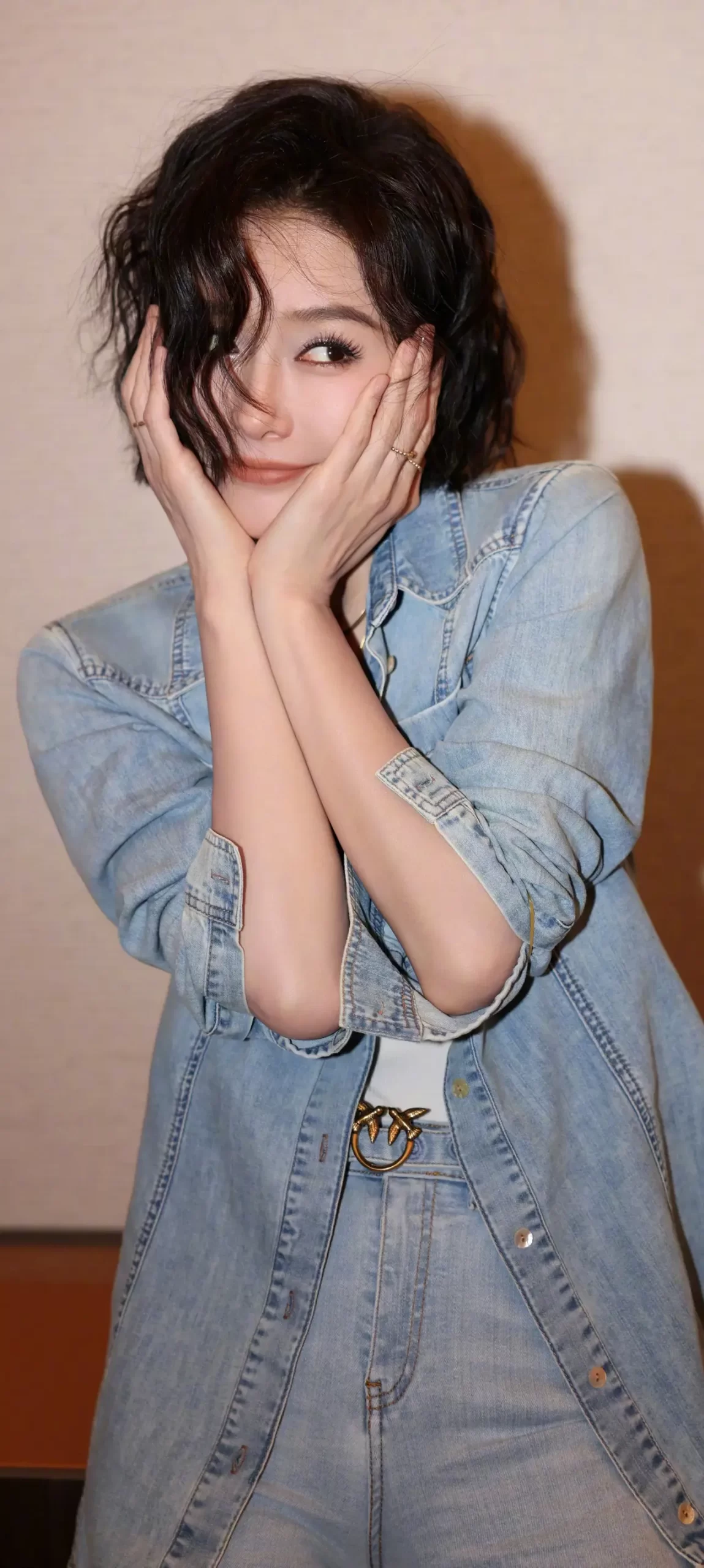 穿牛仔衣的秦岚酷酷写真壁纸插图8