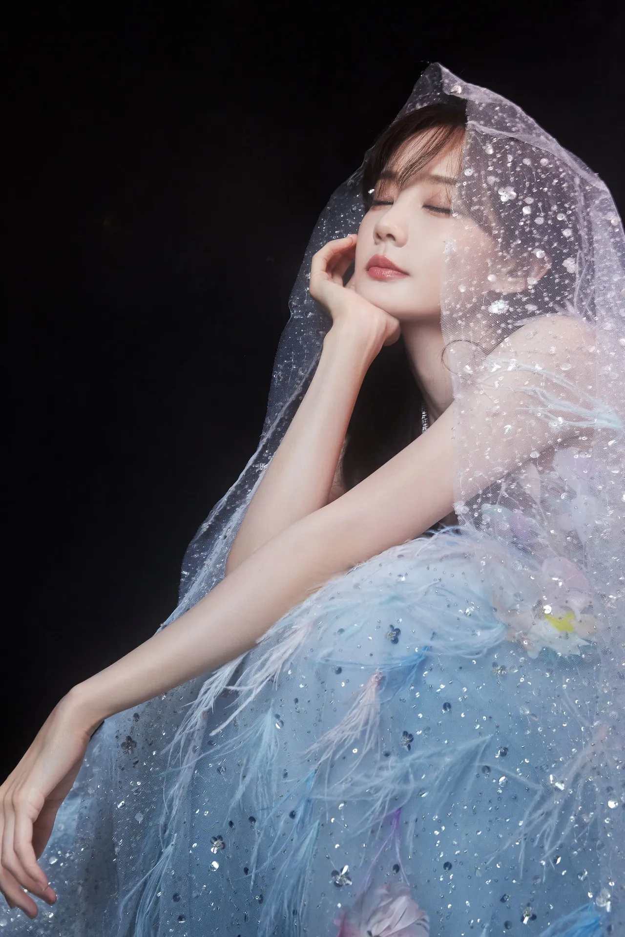 李一桐惊艳写真插图7