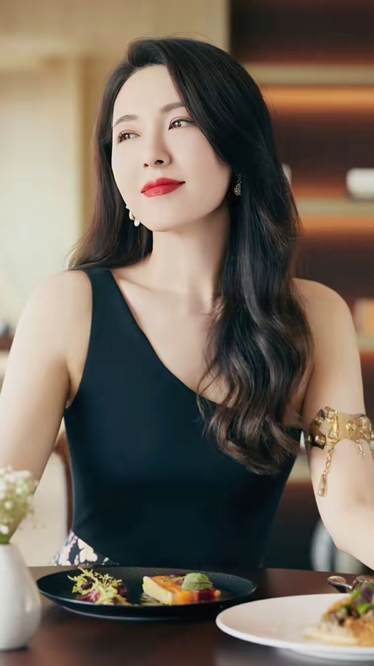曾黎成熟优雅写真壁纸插图5