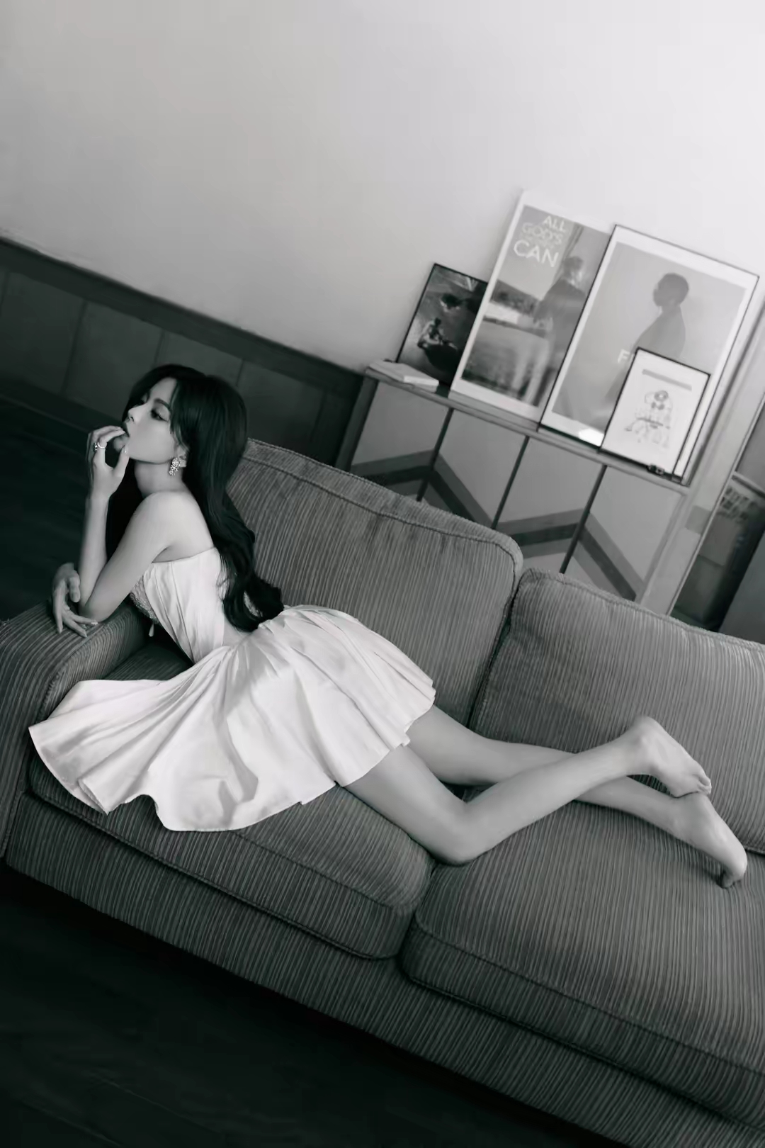 杨超越性感诱惑写真壁纸插图2