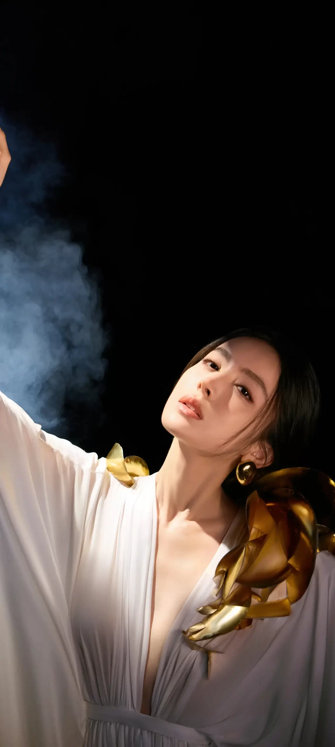 古力娜扎白色长裙写真壁纸插图6