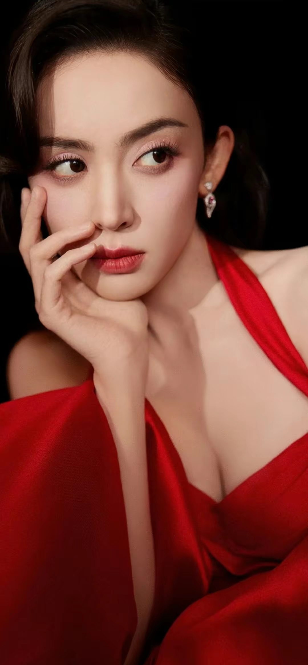 古力娜扎红裙写真插图1