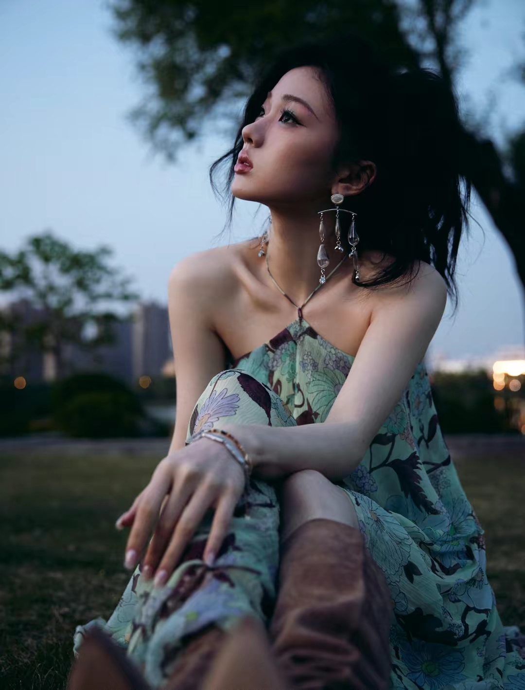 单依纯印花真丝雪纺连衣裙写真插图2