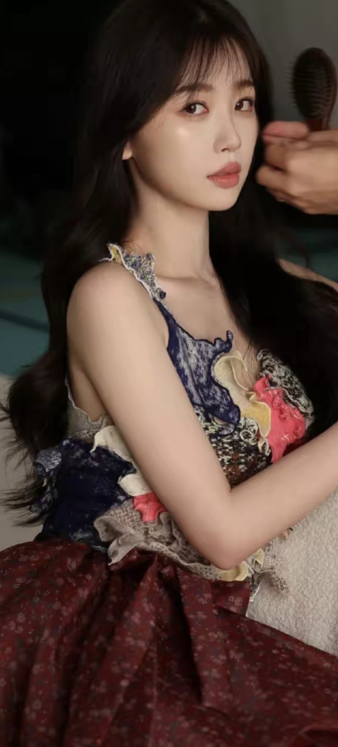 虞书欣花裙子写真壁纸插图