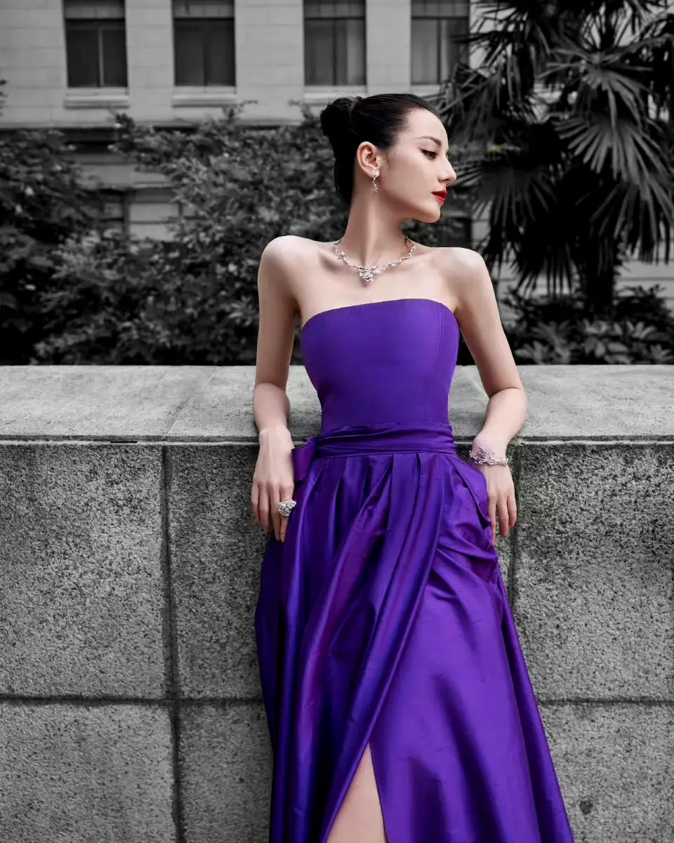 迪丽热巴紫色礼服写真插图1