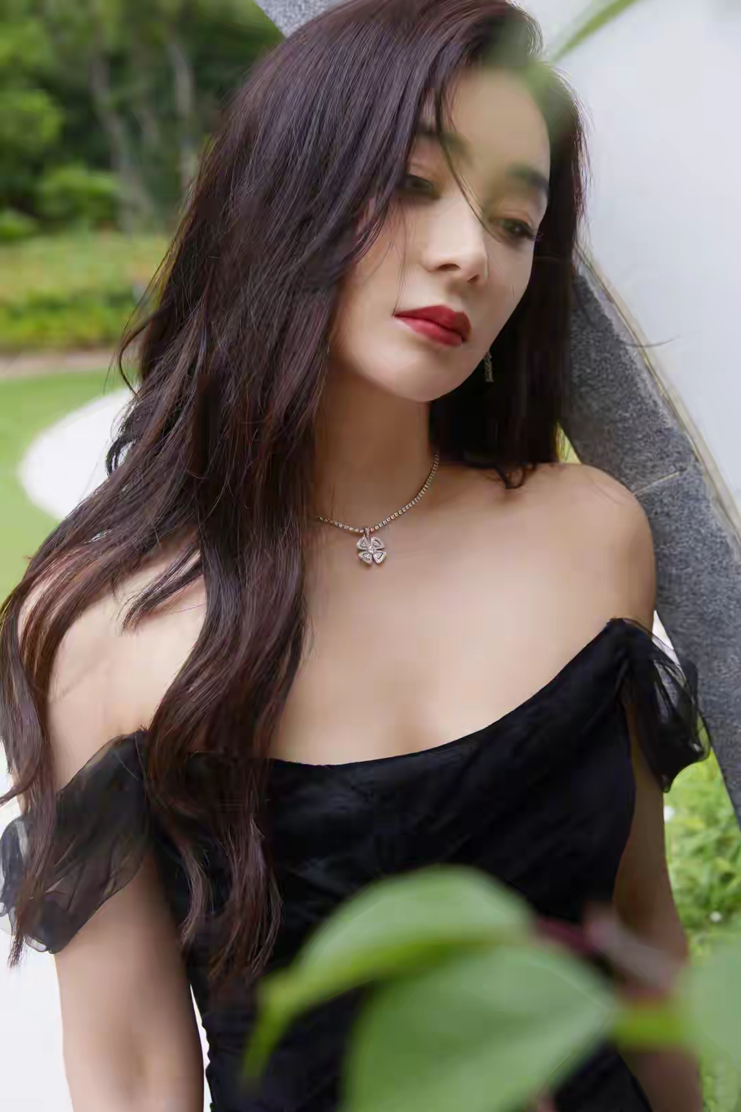 袁姗姗一字肩高开叉礼服写真插图1