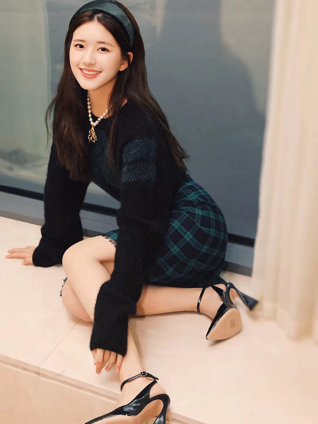 赵露思格子短裙写真插图1