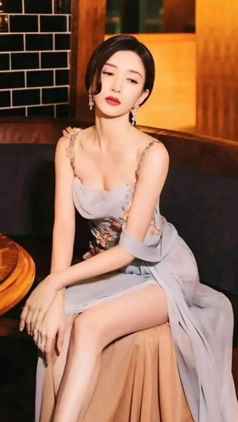 江疏影写真，薄纱长裙若隐若现插图12