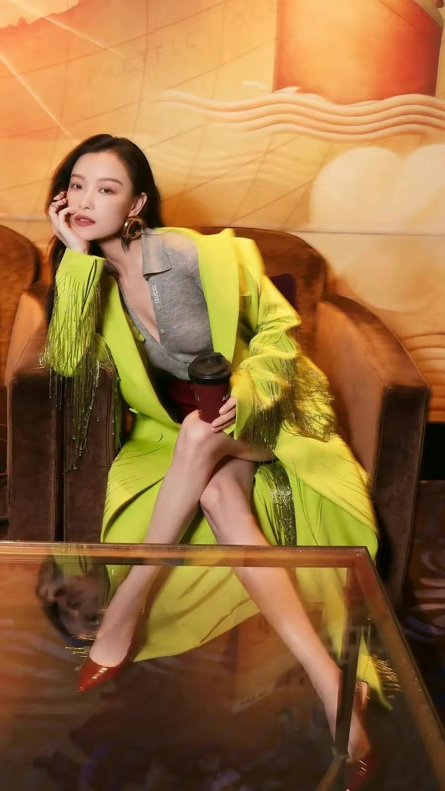 倪妮写真，黑色高开叉长裙下的极致魅惑插图16