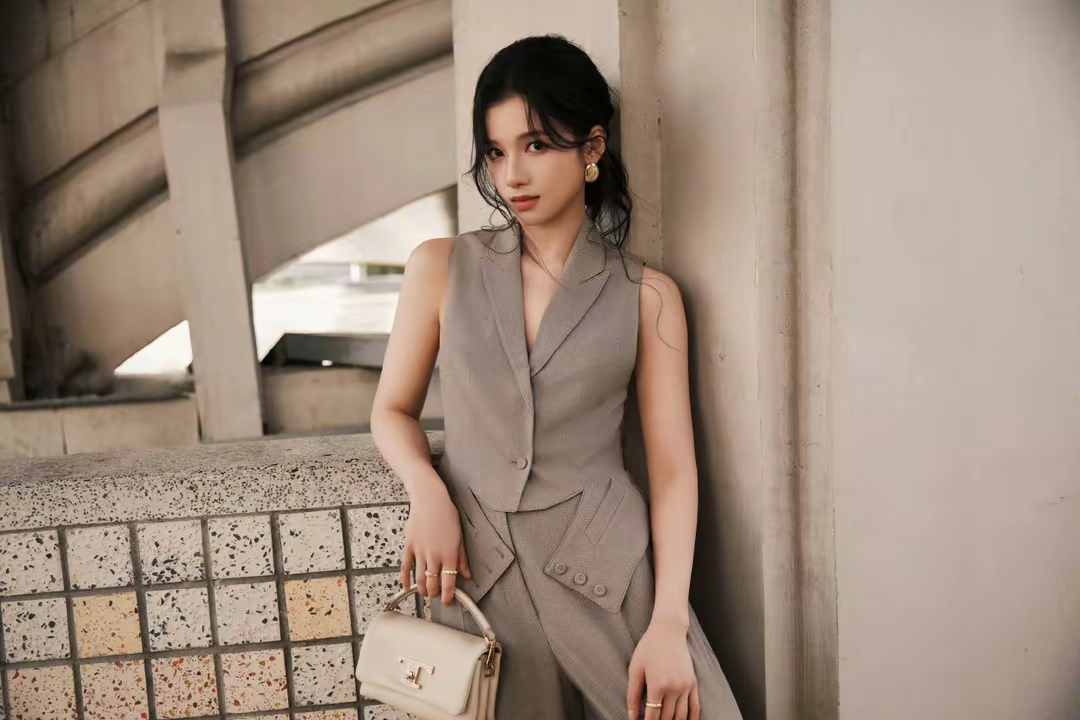 张婧仪写真插图1