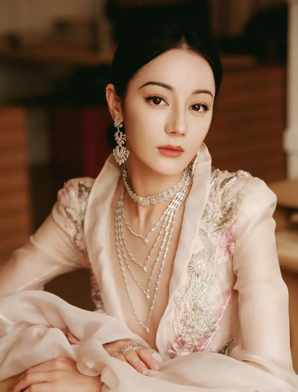 迪丽热巴性感写真插图1