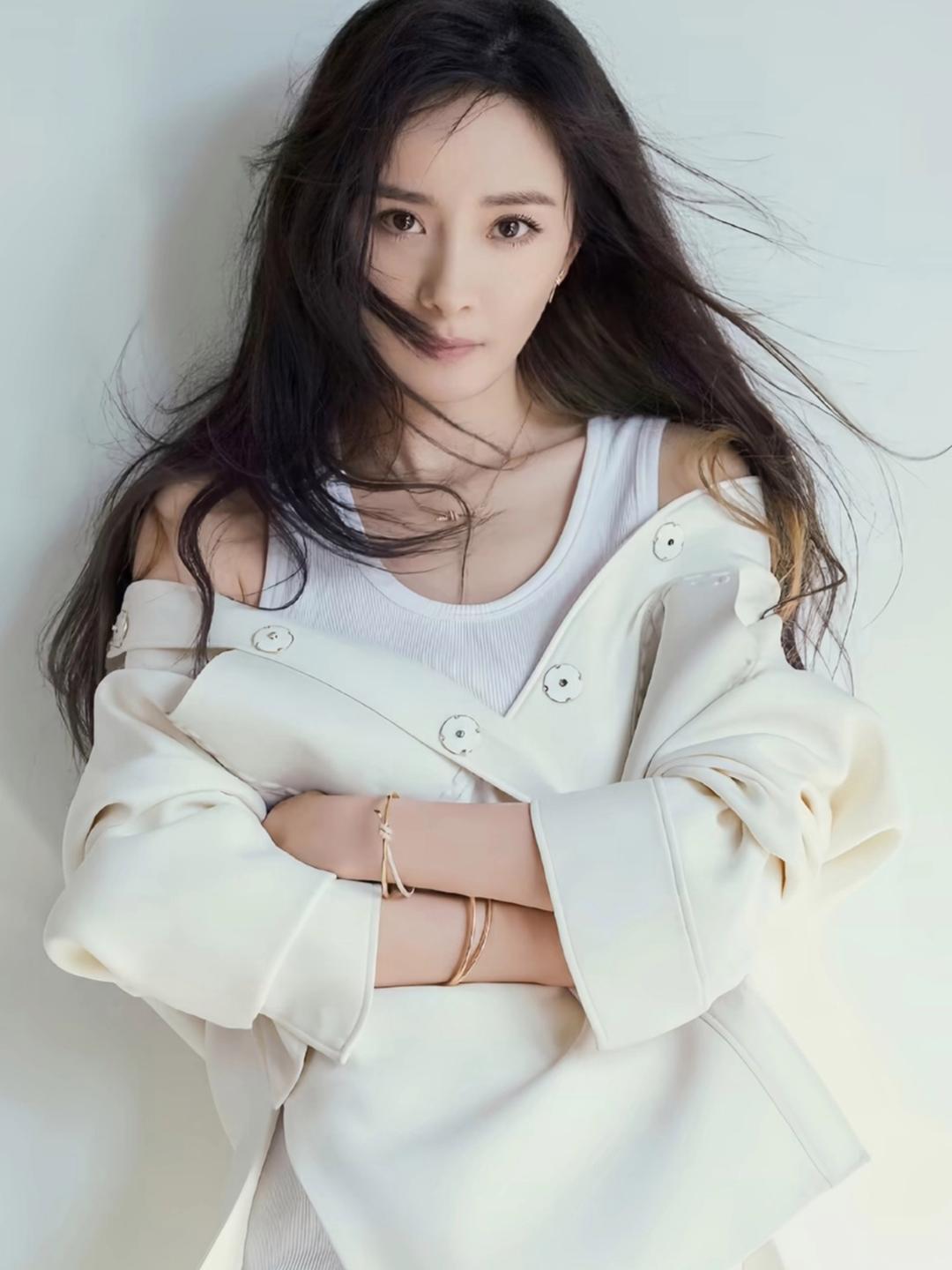 杨幂美腿修长写真插图
