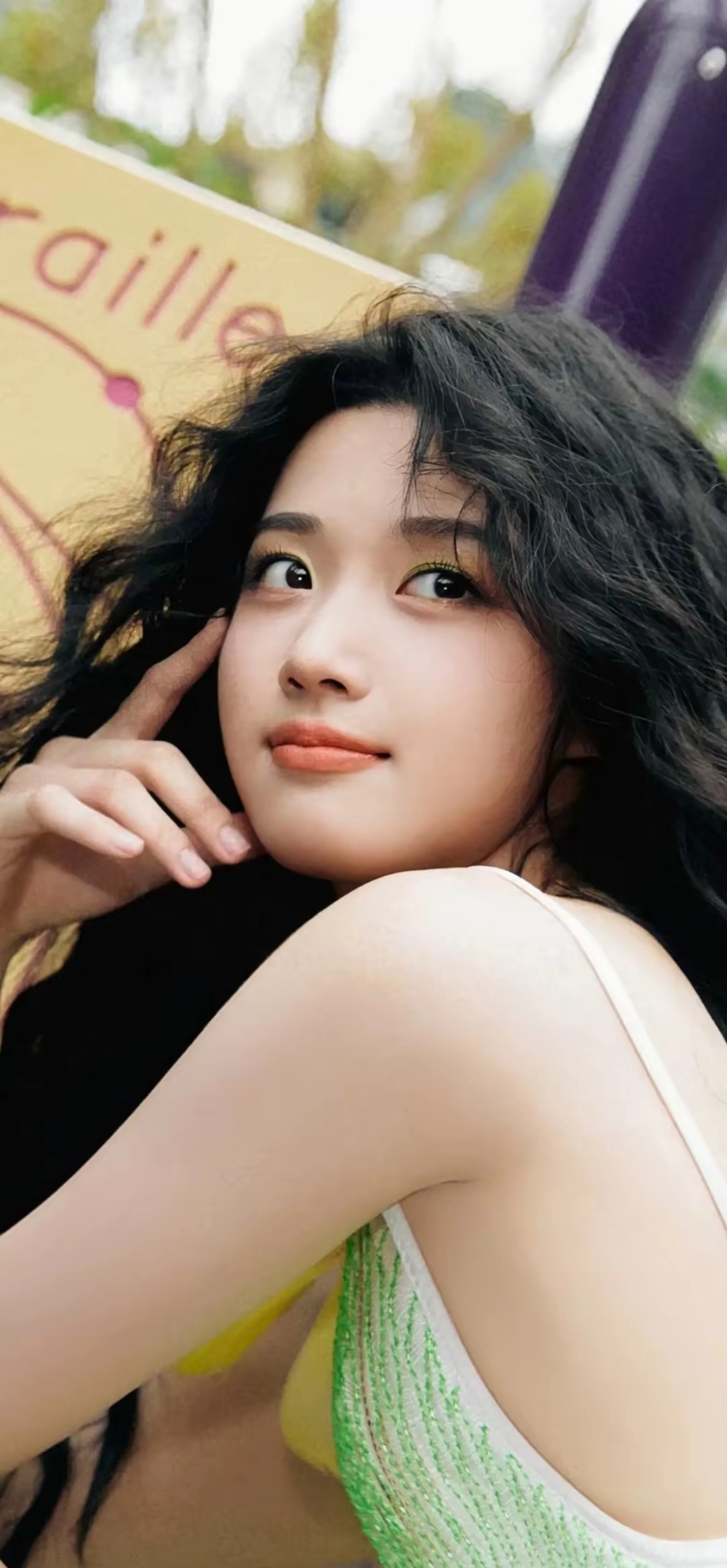 卢昱晓甜美写真插图5