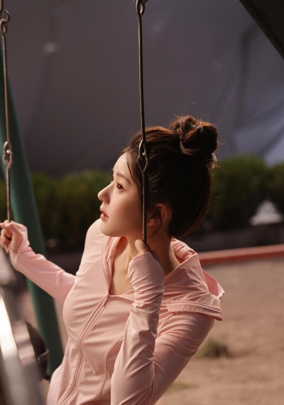 可爱的甜妹子赵露思写真插图8
