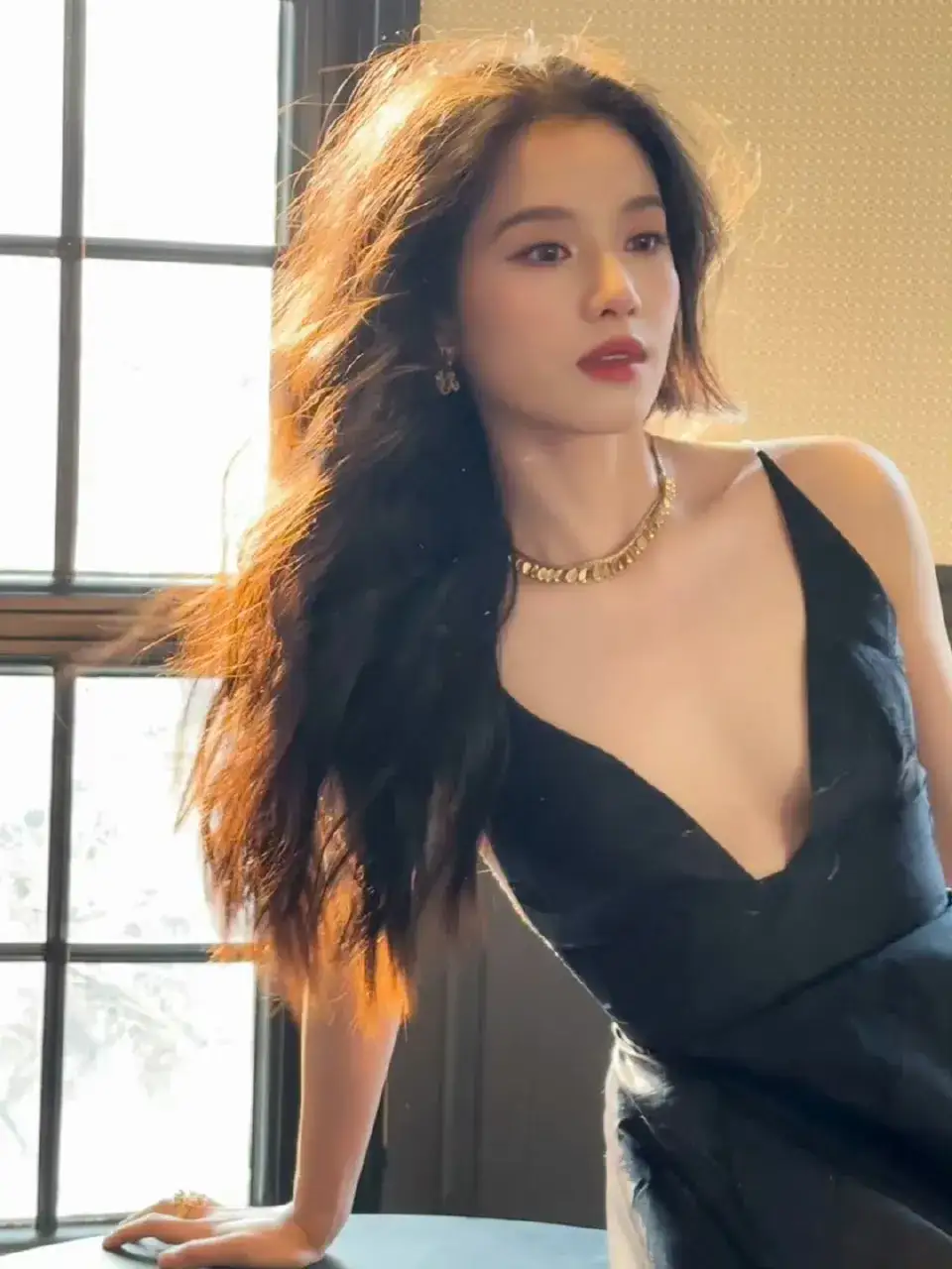 张婧仪性感写真插图2