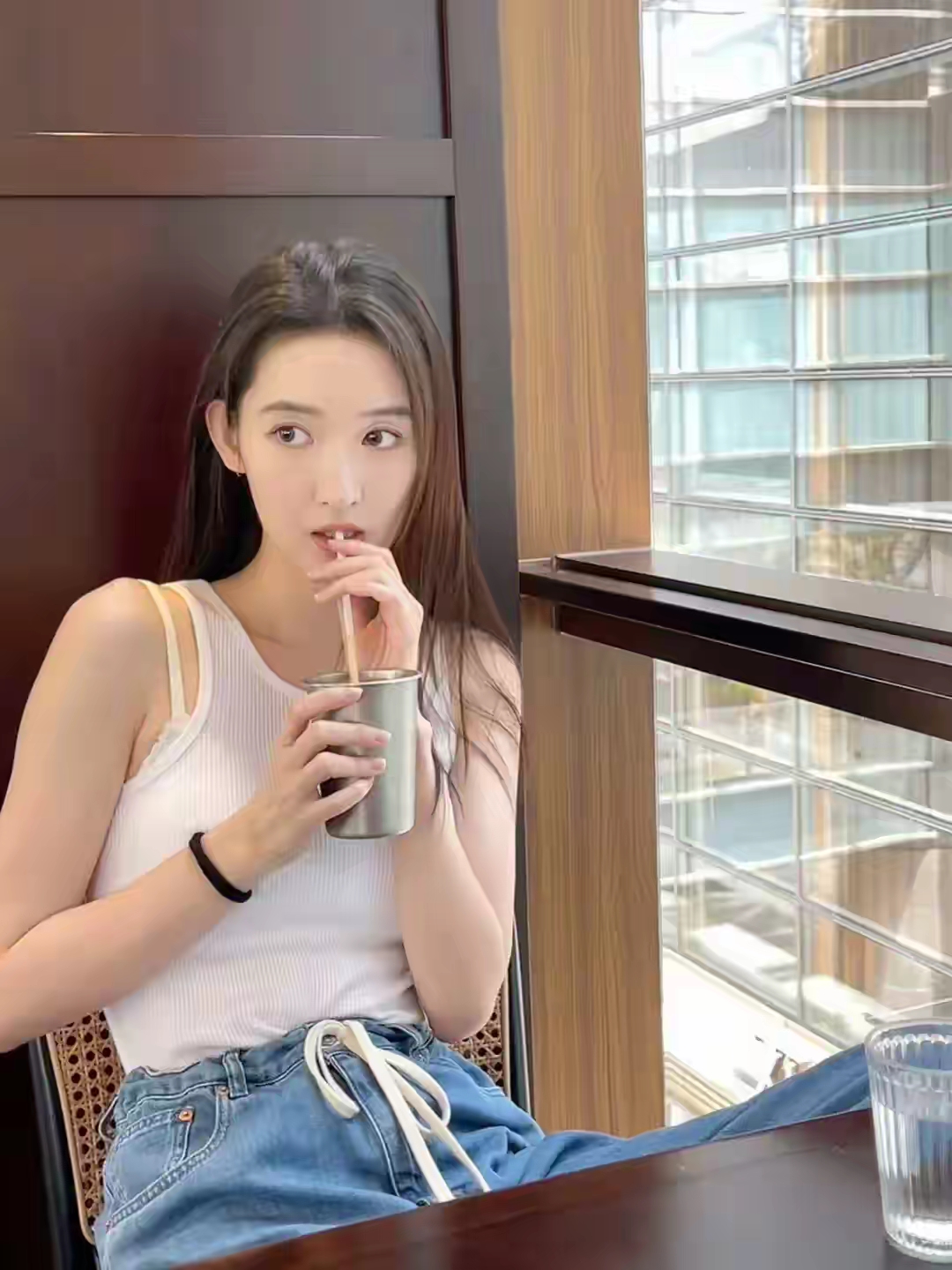 王玉雯白色背心少女写真插图2