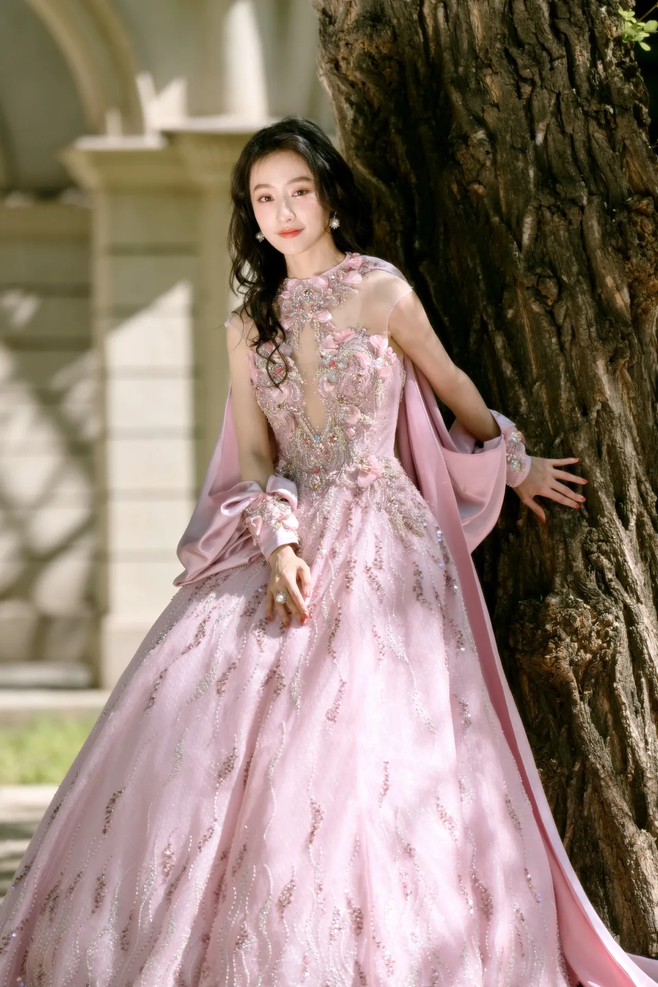 胡连馨粉色长裙写真插图3