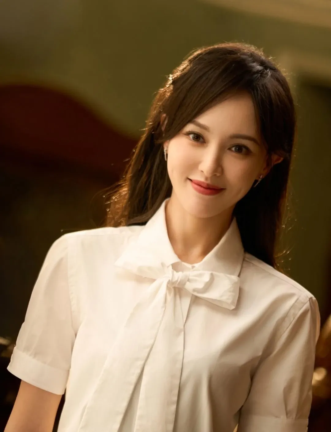 唐嫣白色衬衫美照写真插图5