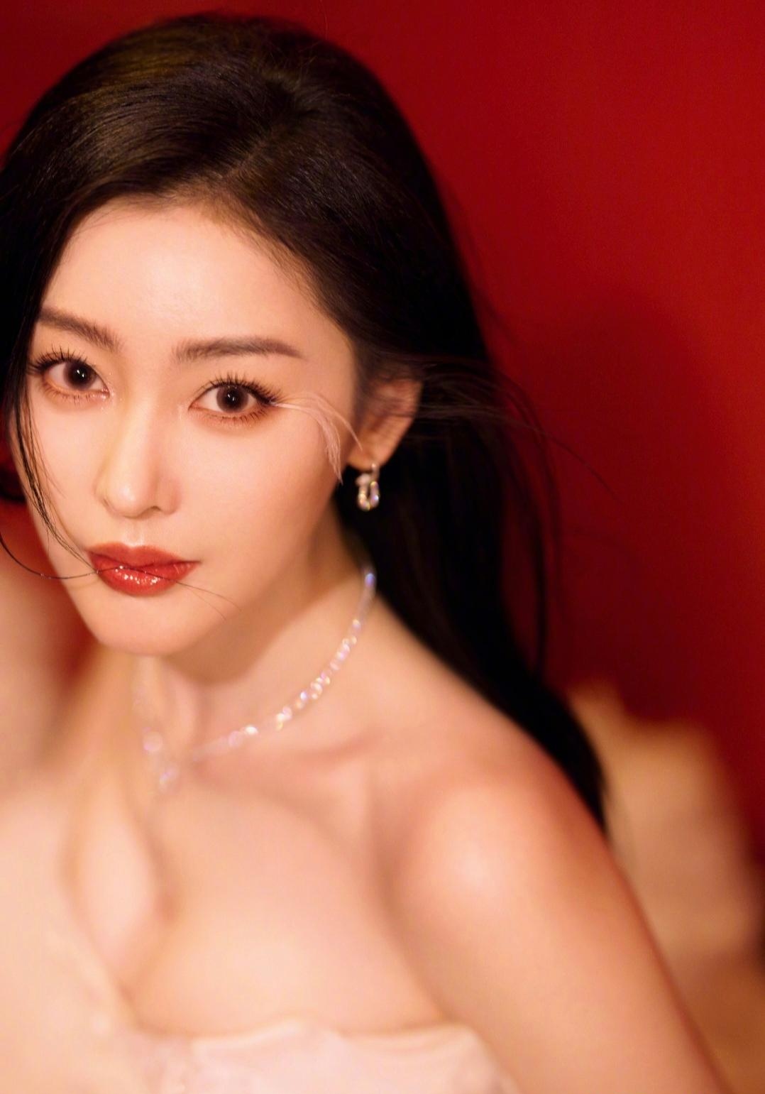 张天爱抹胸裙写真插图