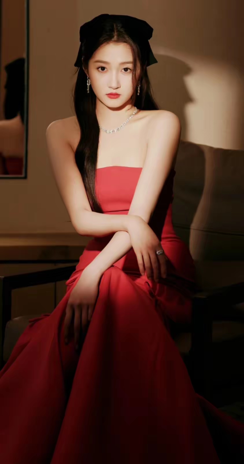 关晓彤红裙写真插图6