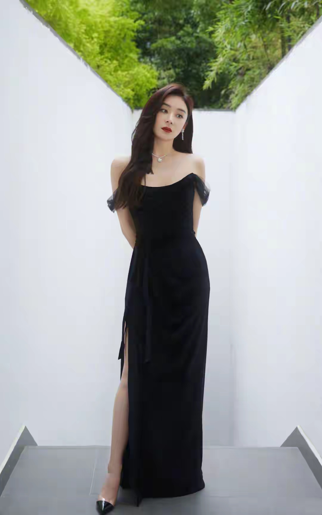 袁姗姗一字肩高开叉礼服写真插图10