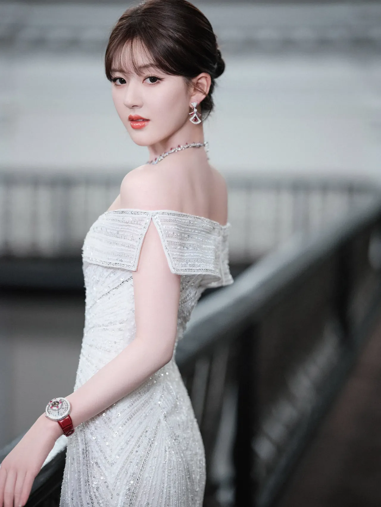 赵露思抹胸裙写真插图1